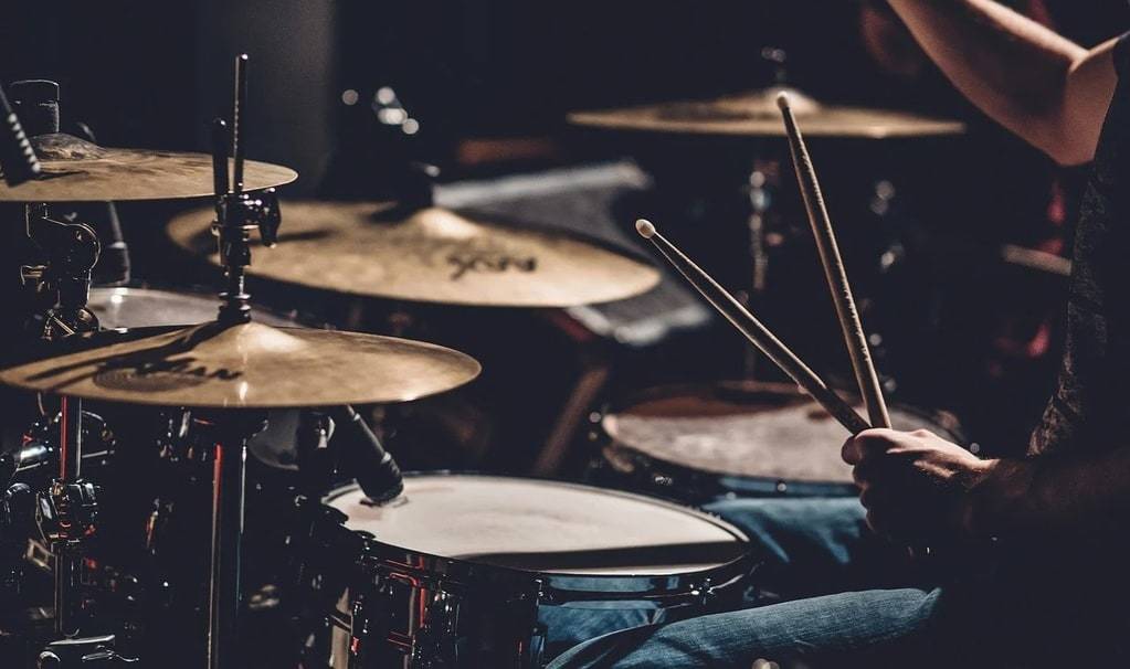 Les percussions : l'art d'apprendre en rythme et avec énergie